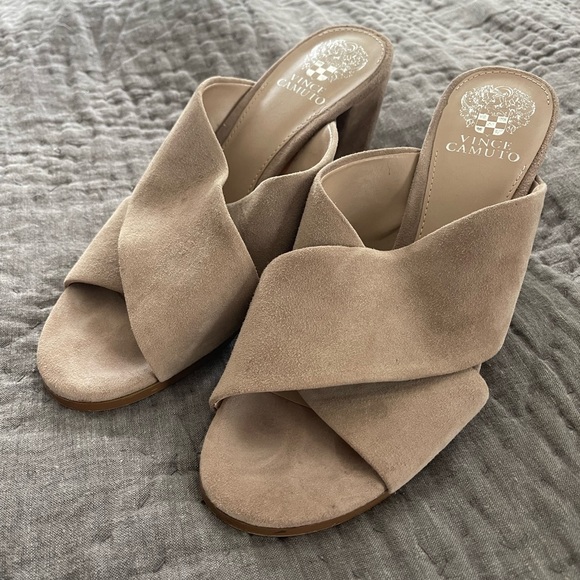 Suede Vince Camuto block heels size 9.5 - Picture 1 of 8